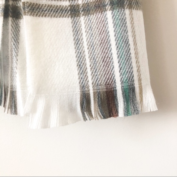 Brand new Plaid scarf - Picture 3 of 4